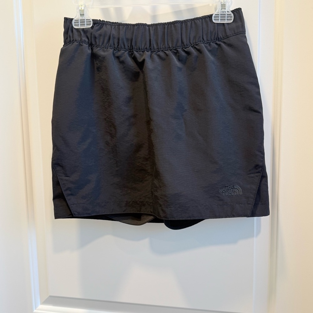 ‼️SALE‼️THE NORTH FACE WOMENS ACTIVE FEMMES SKORT BLACK WITH BACK ZIPPED POCKET